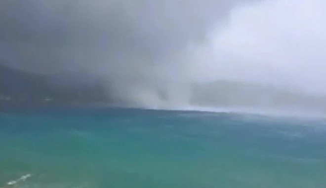 Κόβει την ανάσα ο υδροστρόβιλος στον Πόρο – Βίντεο